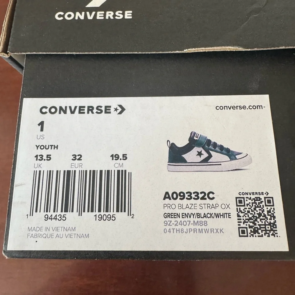 CONVERSE PRO BLAZE EASY-ON YOUTH BOYS' Black and Green Low-Top Sneakers - Picture 11 of 12